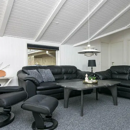 Three-bedroom Holiday In Norre Nebel 1 *